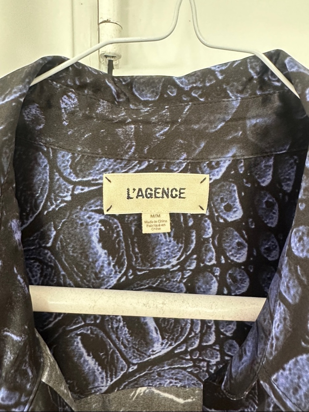 L'AGENCE Silk Snake Print Shirt - Picture 3 of 7